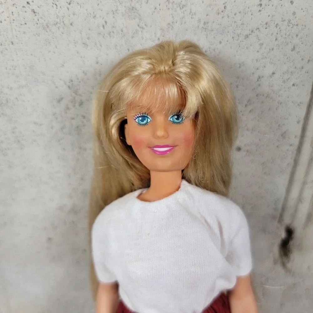 Hasbro 1987 Vintage Maxie Fashion Doll Blonde Hair Blue Eyes white dress‎